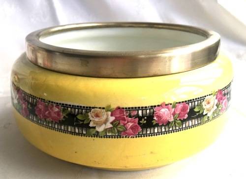 Vintage bowl with rim