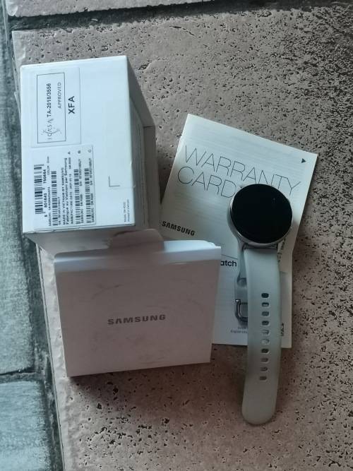 SAMSUNG GALAXY ACTIVE SMART WATCH WITH BOX AND ACCESSORIES - MODEL SM-R500