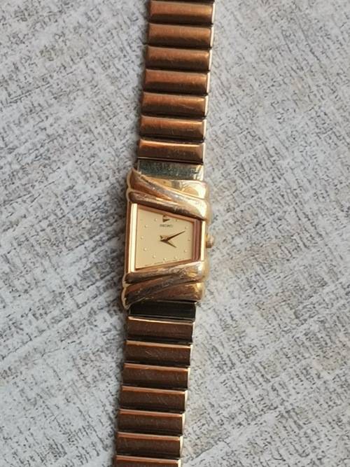 ELEGANT & EXOTIC LADIES SEIKO GOLD PLATED QUARTZ WATCH IN EXCELLENT WORKING CONDITION