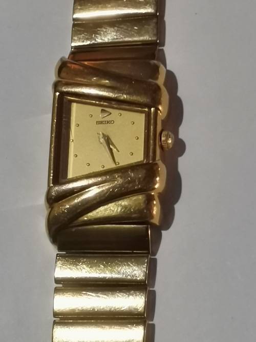 ELEGANT & EXOTIC LADIES SEIKO GOLD PLATED QUARTZ WATCH IN EXCELLENT WORKING CONDITION