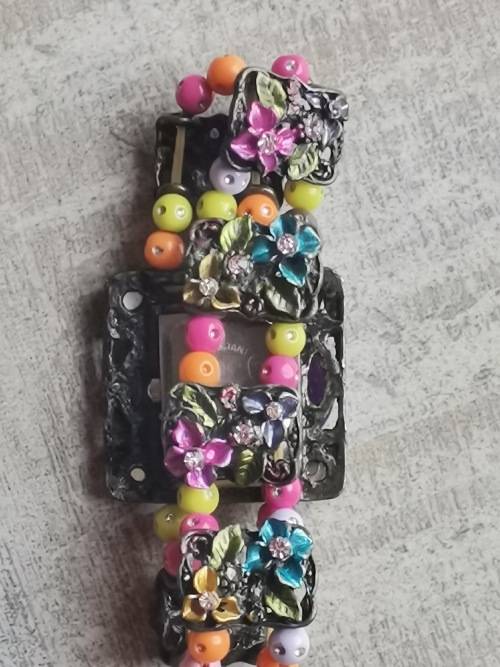 UNIQUE LADIES CULTURAL QUARTZ WATCH IN PERFECT WORKING CONDITION