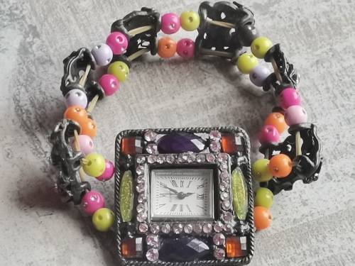 UNIQUE LADIES CULTURAL QUARTZ WATCH IN PERFECT WORKING CONDITION