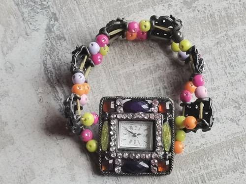 UNIQUE LADIES CULTURAL QUARTZ WATCH IN PERFECT WORKING CONDITION