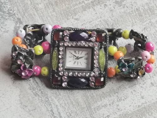 UNIQUE LADIES CULTURAL QUARTZ WATCH IN PERFECT WORKING CONDITION