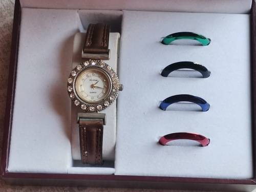 DIGITIME LADIES WATCH SET IN DISPLAY CASE