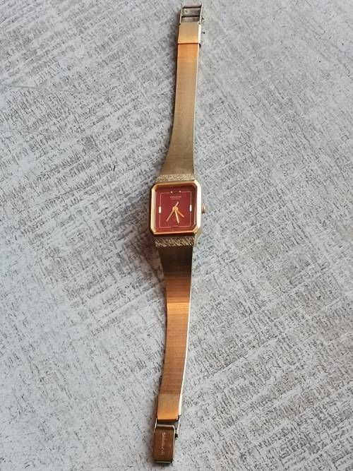 SAMSUNG GOLD PLATED SWISS WATCH IN EXCELLENT WORKING CONDITION
