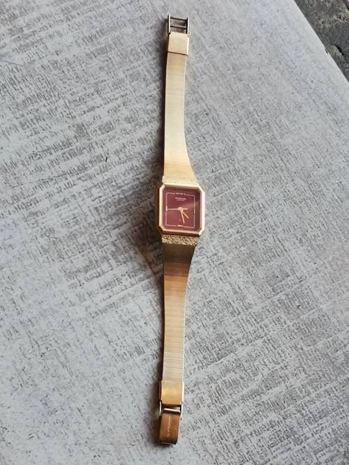 SAMSUNG GOLD PLATED SWISS WATCH IN EXCELLENT WORKING CONDITION