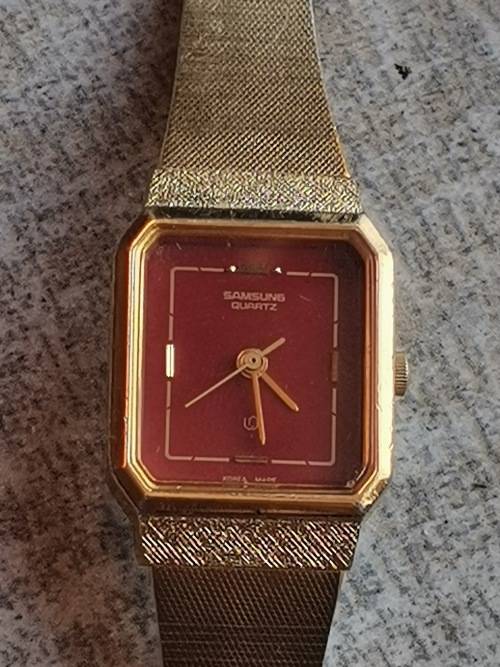 SAMSUNG GOLD PLATED SWISS WATCH IN EXCELLENT WORKING CONDITION