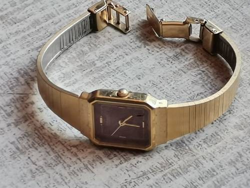 SAMSUNG GOLD PLATED SWISS WATCH IN EXCELLENT WORKING CONDITION