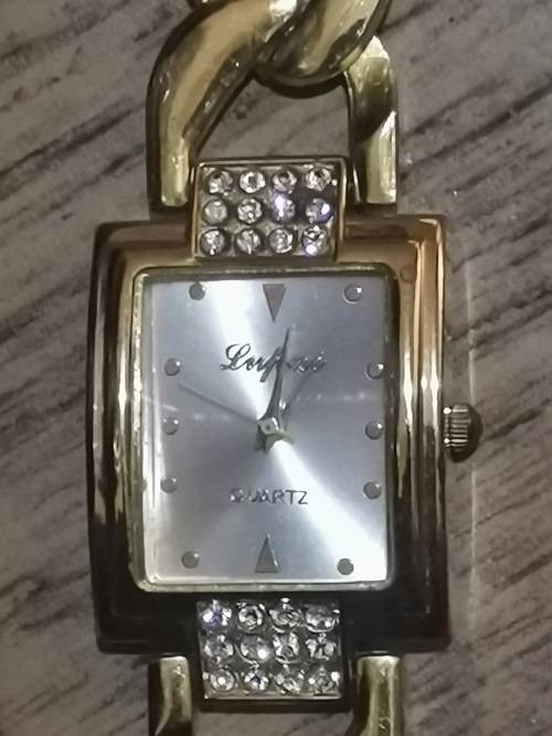 LADIES GOLD PLATED WATCH SET IN EXCELLENT WORKING CONDITION