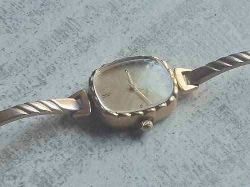 VINTAGE LADIES DELFIN EDOX GOLD PLATED QUARTZ WATCH IN EXCELLENT WORKING CONDITION