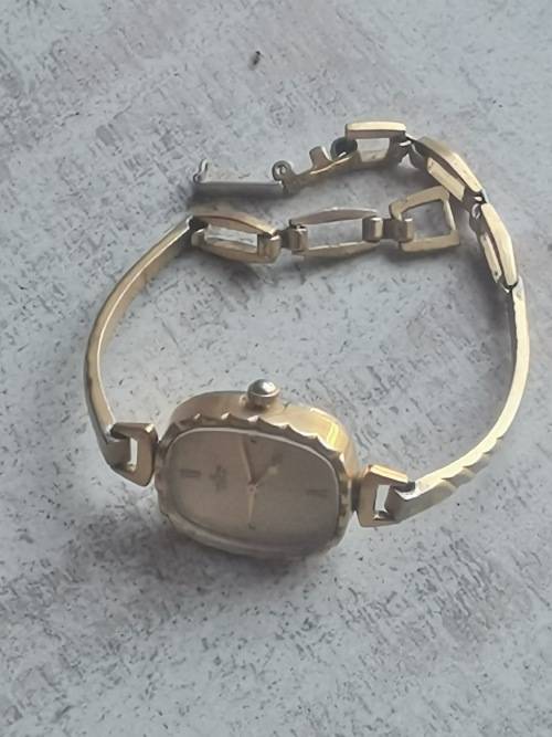 VINTAGE LADIES DELFIN EDOX GOLD PLATED QUARTZ WATCH IN EXCELLENT WORKING CONDITION