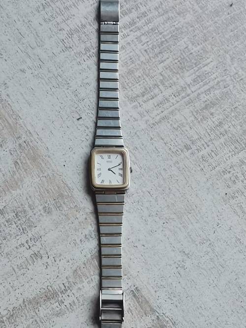 SEIKO LADIES 2 TONE WATCH IN EXCELLENT WORKING CONDITION VALUED @ R3000