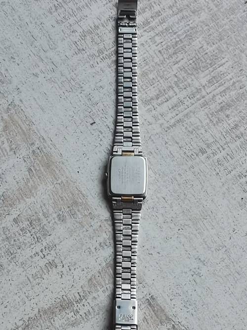 SEIKO LADIES 2 TONE WATCH IN EXCELLENT WORKING CONDITION VALUED @ R3000