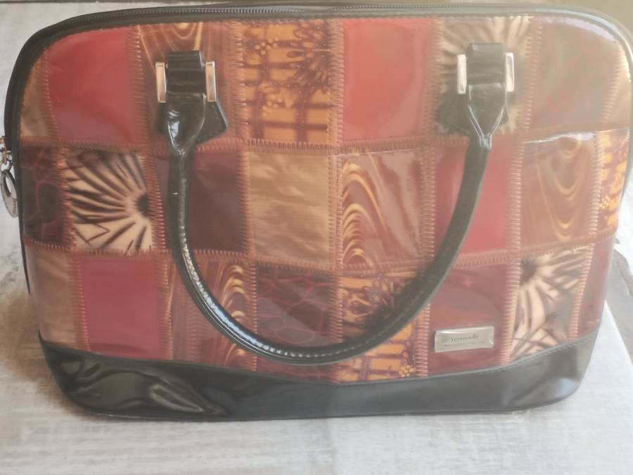LADIES SERENADE BEVERLY HILLS VINYL MULTI COULOURED HANDBAG - RETAILS FOR OVER R2000