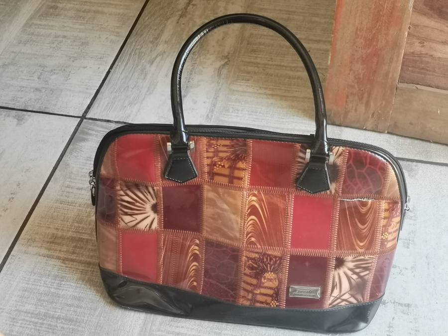 LADIES SERENADE BEVERLY HILLS VINYL MULTI COULOURED HANDBAG - RETAILS FOR OVER R2000