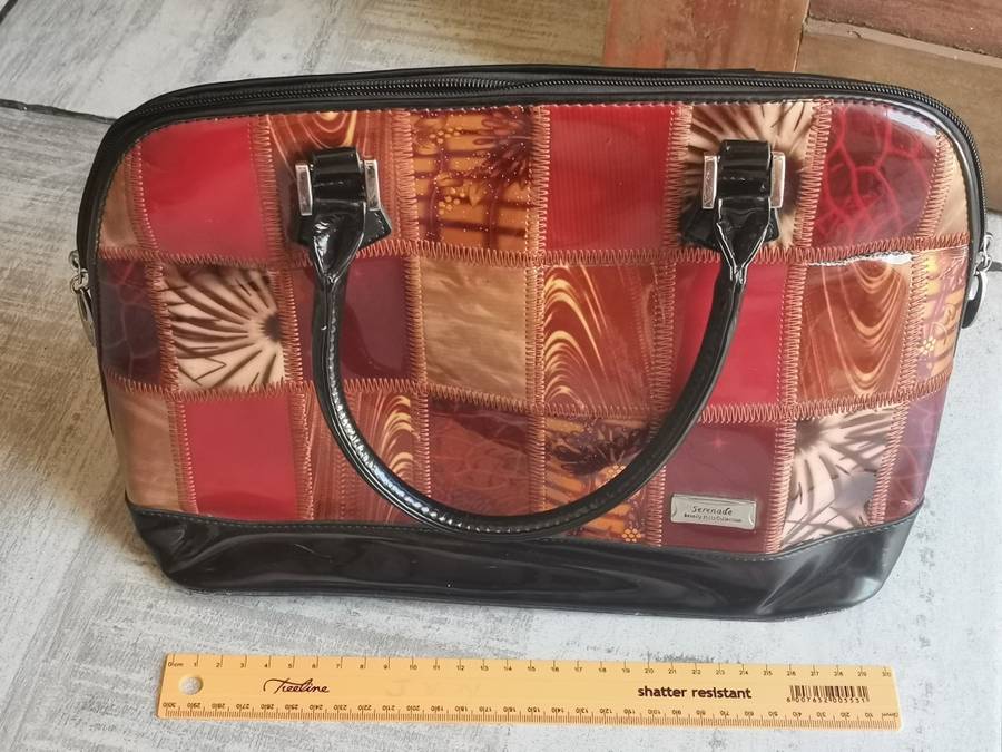 LADIES SERENADE BEVERLY HILLS VINYL MULTI COULOURED HANDBAG - RETAILS FOR OVER R2000