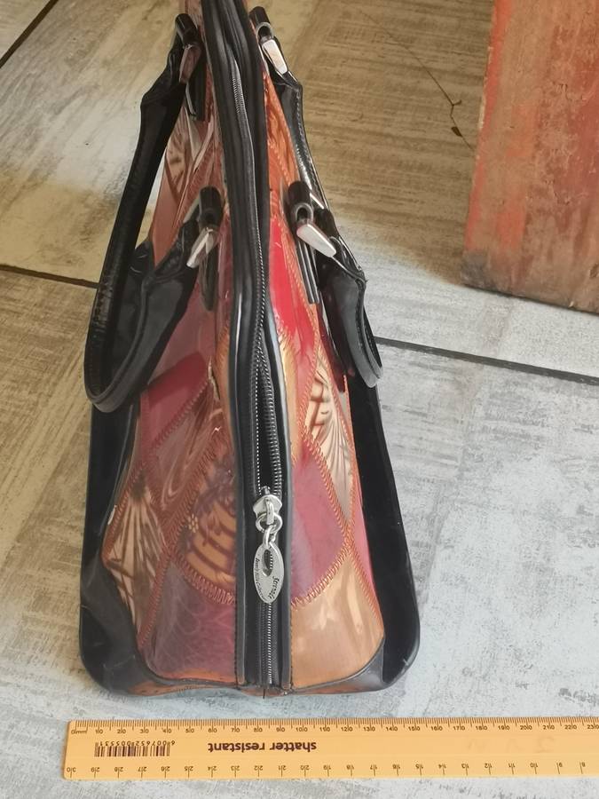 LADIES SERENADE BEVERLY HILLS VINYL MULTI COULOURED HANDBAG - RETAILS FOR OVER R2000