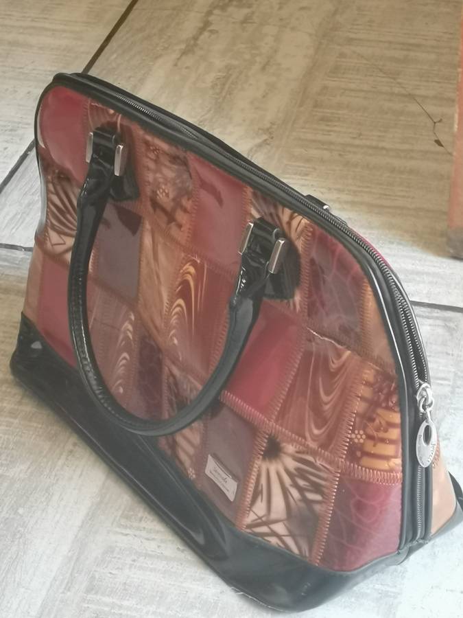 LADIES SERENADE BEVERLY HILLS VINYL MULTI COULOURED HANDBAG - RETAILS FOR OVER R2000