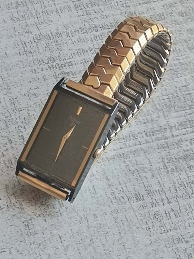 VINTAGE MENS PULSAR DRESS WATCH WITH GOLD PLATED SPIDEL STRAP