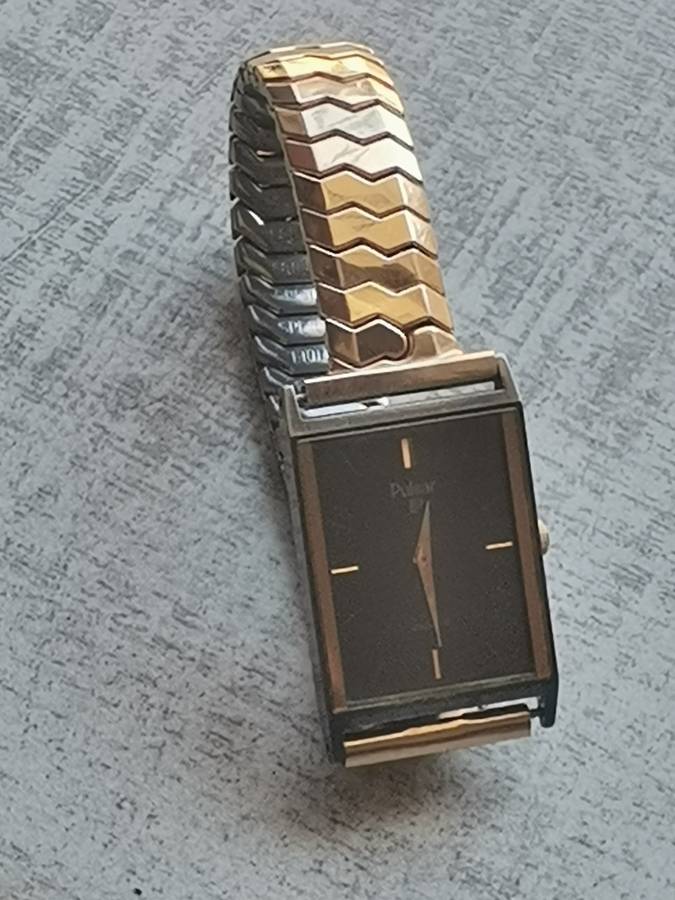 VINTAGE MENS PULSAR DRESS WATCH WITH GOLD PLATED SPIDEL STRAP