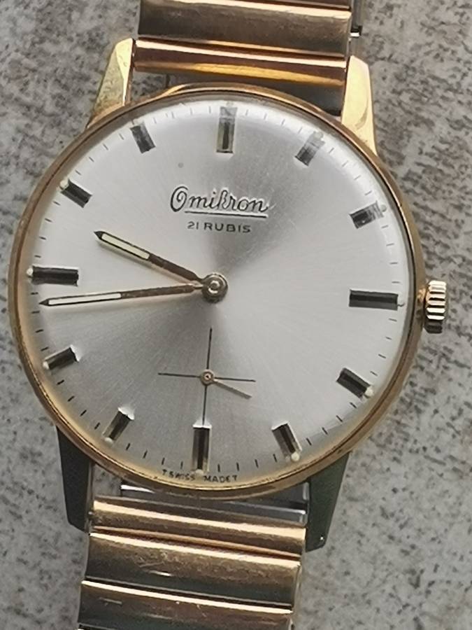 VINTAGE OMIKRON SWISS 21 RUBIS MENS WATCH IN EXCELLENT WORKING CONDITION