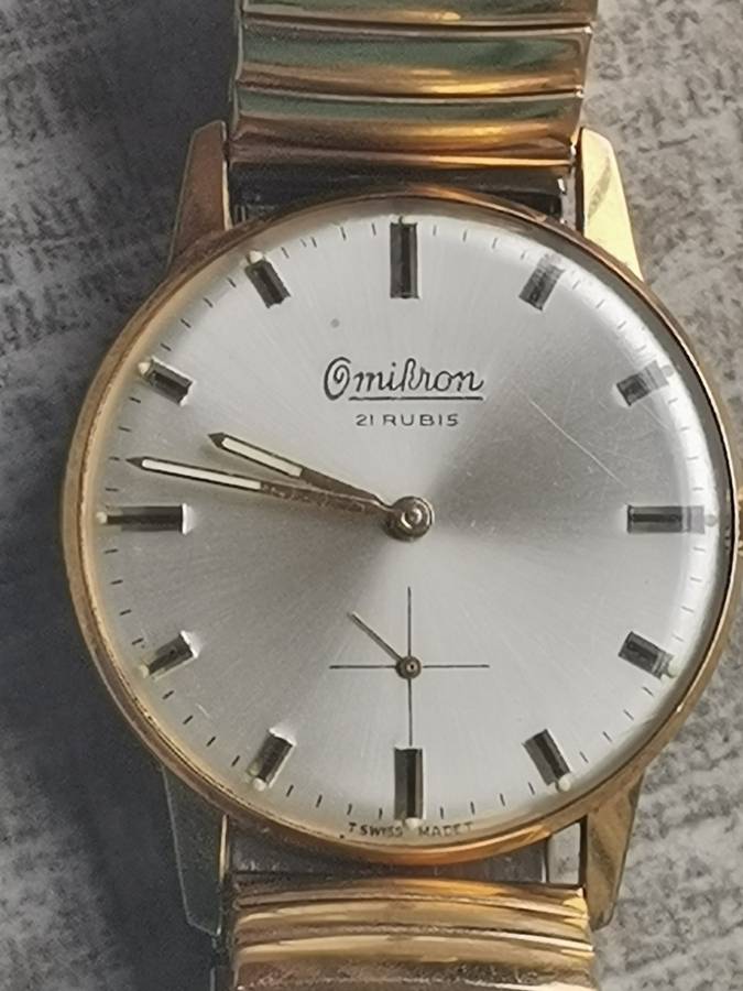 VINTAGE OMIKRON SWISS 21 RUBIS MENS WATCH IN EXCELLENT WORKING CONDITION