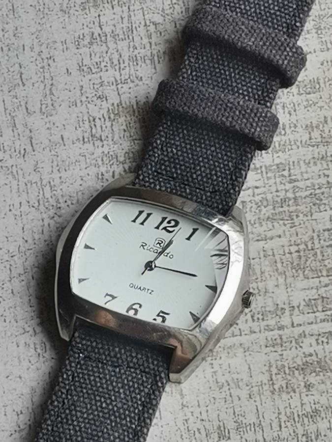 MENS RICARDO QUARTZ WATCH IN EXCELLENT WORKING CONDITION