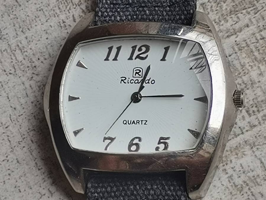 MENS RICARDO QUARTZ WATCH IN EXCELLENT WORKING CONDITION