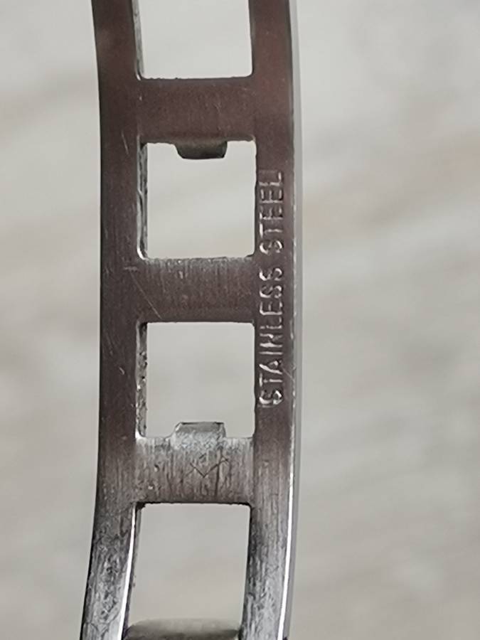 MENS CHINA MADE QUARTZ WATCH IN EXCELLENT WORKING CONDITION