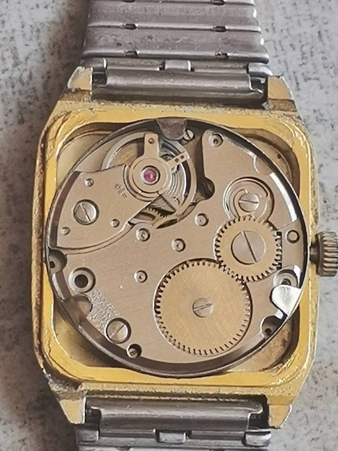 VINTAGE SEIKO MENS 21 JEWELS WATCH - RUNS AND STOPS