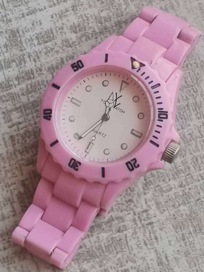 GIRLS PINK TOY WATCH IN EXCELLENT WORKING CONDITION