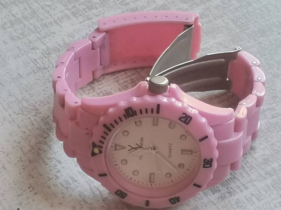 GIRLS PINK TOY WATCH IN EXCELLENT WORKING CONDITION