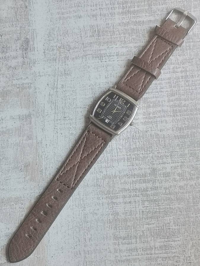 HALLMARK MENS QUARTZ WATCH IN EXCELLENT WORKING CONDITION