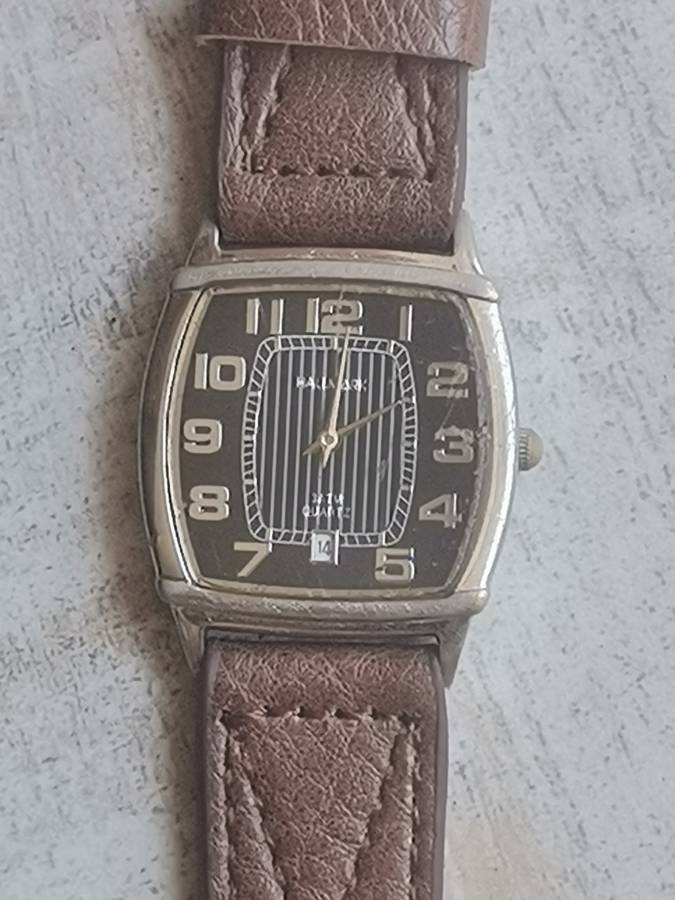 HALLMARK MENS QUARTZ WATCH IN EXCELLENT WORKING CONDITION