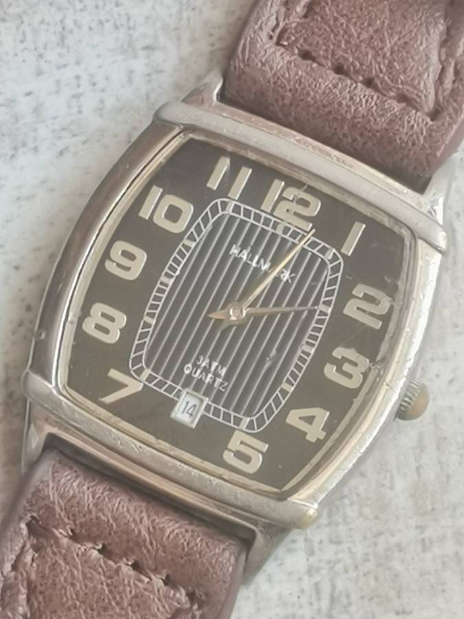 HALLMARK MENS QUARTZ WATCH IN EXCELLENT WORKING CONDITION