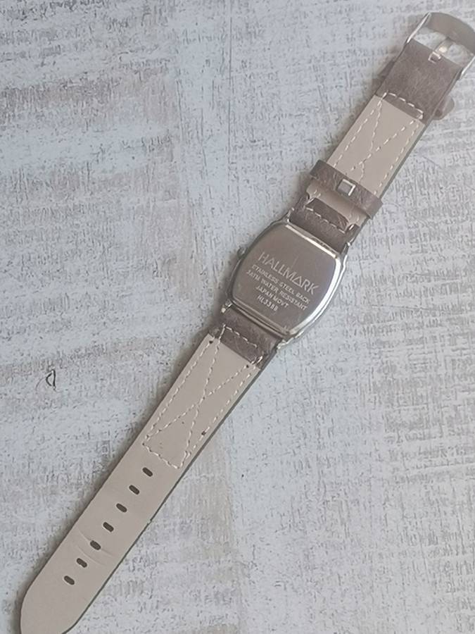 HALLMARK MENS QUARTZ WATCH IN EXCELLENT WORKING CONDITION