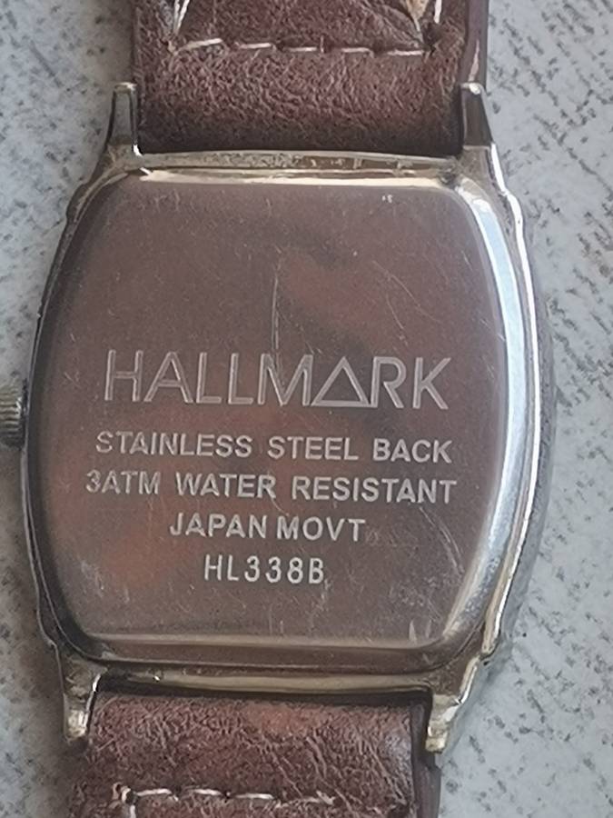 HALLMARK MENS QUARTZ WATCH IN EXCELLENT WORKING CONDITION