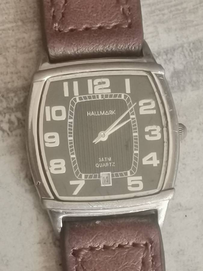 HALLMARK MENS QUARTZ WATCH IN EXCELLENT WORKING CONDITION