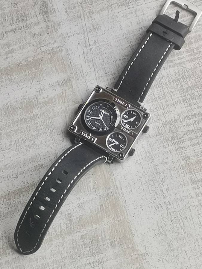 MEGIR M2069 MENS MULTIPLE TIMEZONE WATCH IN EXCELLENT WORKING CONDITION