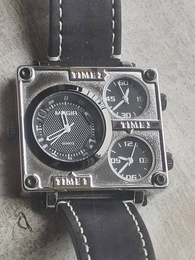 MEGIR M2069 MENS MULTIPLE TIMEZONE WATCH IN EXCELLENT WORKING CONDITION