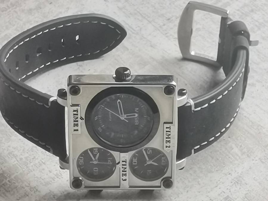 MEGIR M2069 MENS MULTIPLE TIMEZONE WATCH IN EXCELLENT WORKING CONDITION