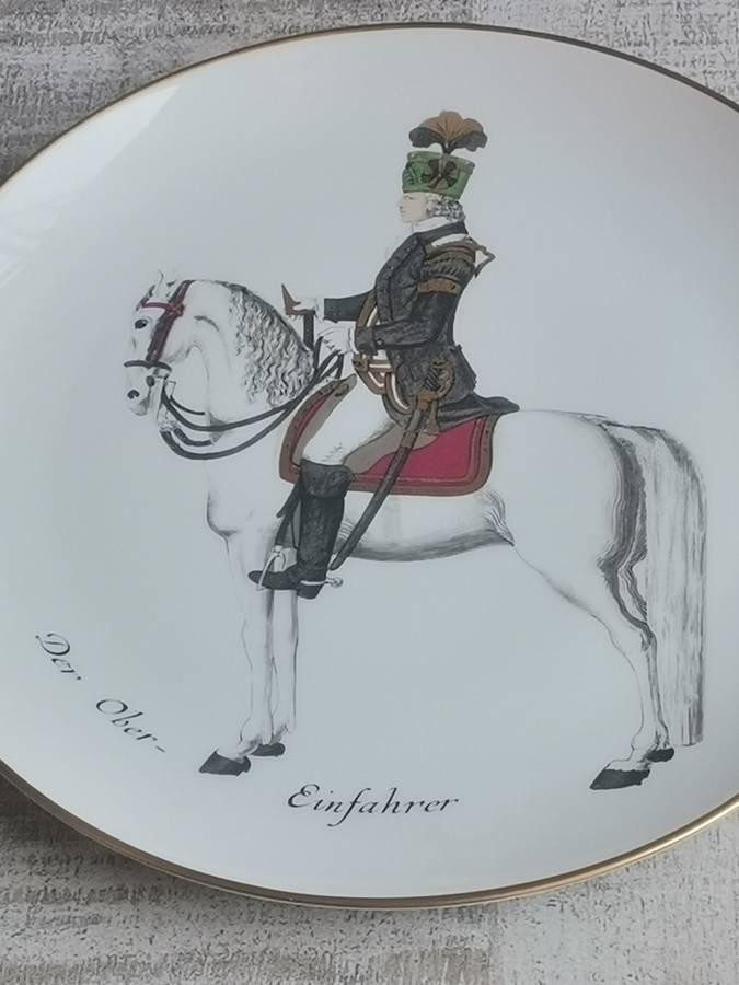 DER OBER EINFAHRER PORCELAIN HANGING PLATE MEASURES 245MM