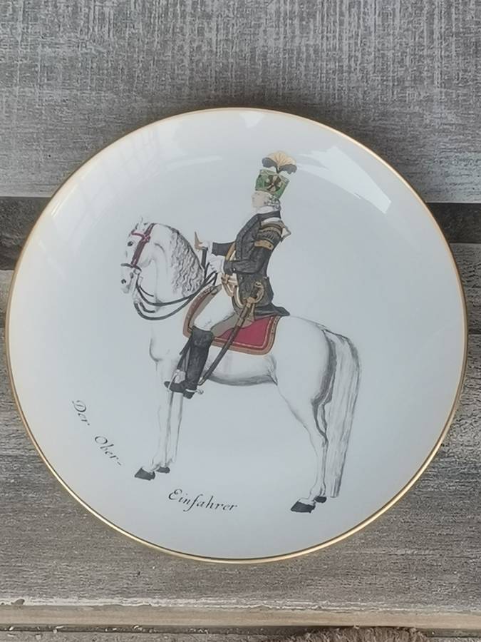 DER OBER EINFAHRER PORCELAIN HANGING PLATE MEASURES 245MM