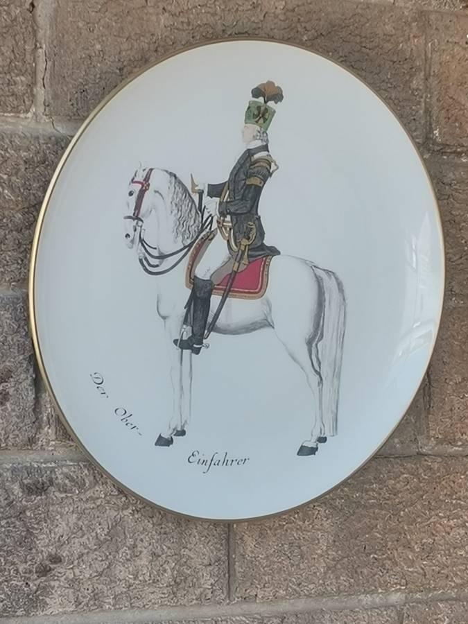 DER OBER EINFAHRER PORCELAIN HANGING PLATE MEASURES 245MM