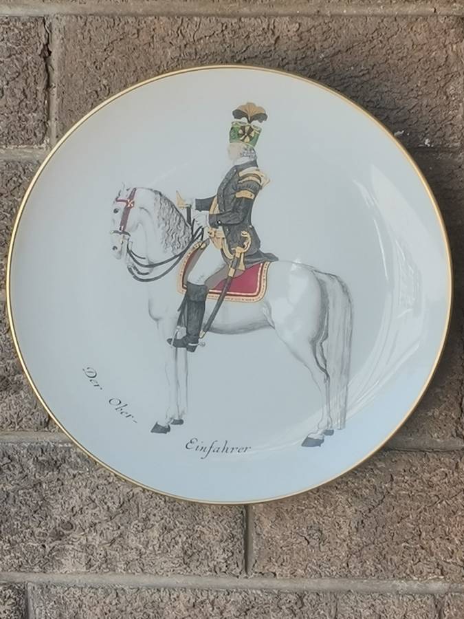 DER OBER EINFAHRER PORCELAIN HANGING PLATE MEASURES 245MM