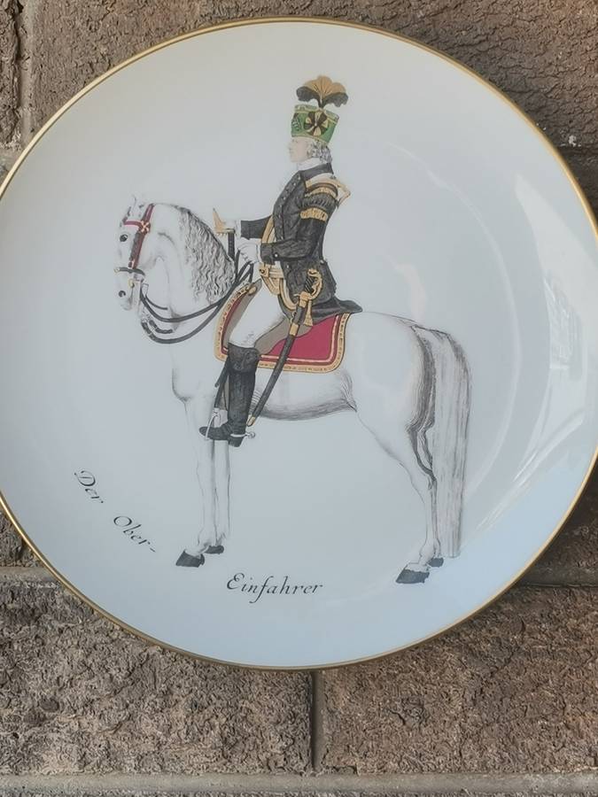 DER OBER EINFAHRER PORCELAIN HANGING PLATE MEASURES 245MM