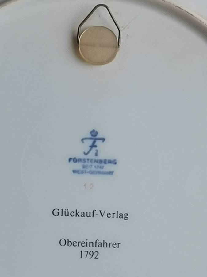 DER OBER EINFAHRER PORCELAIN HANGING PLATE MEASURES 245MM