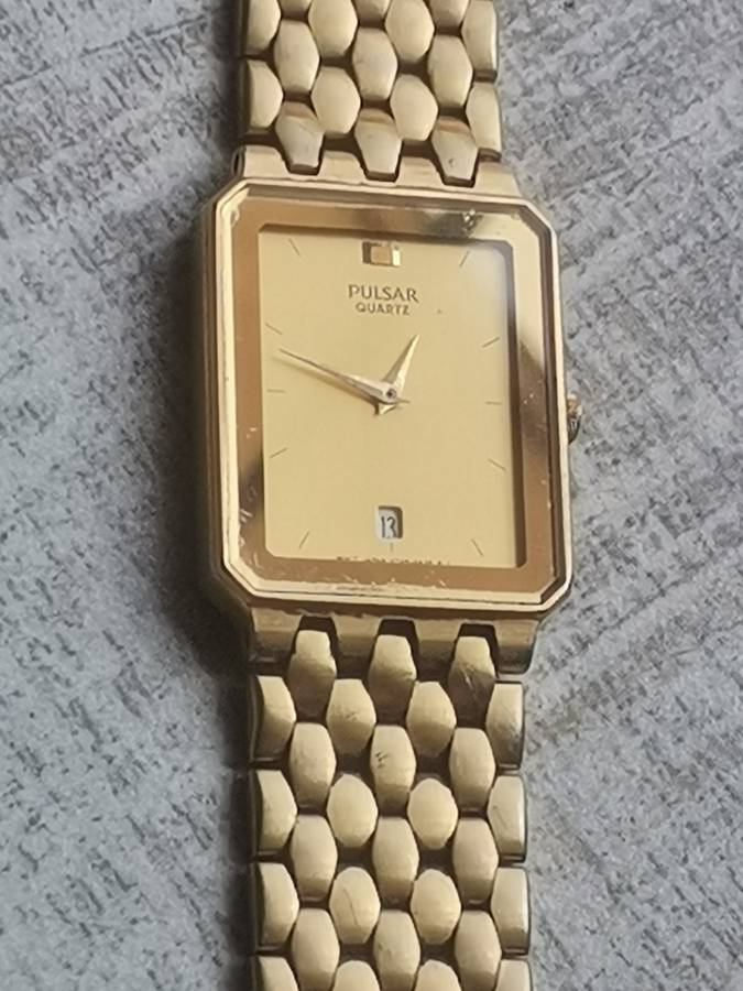 VINTAGE MENS PULSAR GOLD PLATED WATCH IN EXCELLENT WORKING CONDITION
