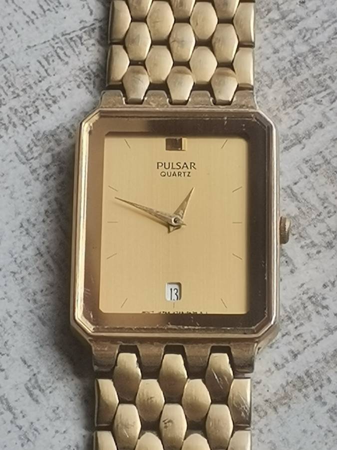 VINTAGE MENS PULSAR GOLD PLATED WATCH IN EXCELLENT WORKING CONDITION